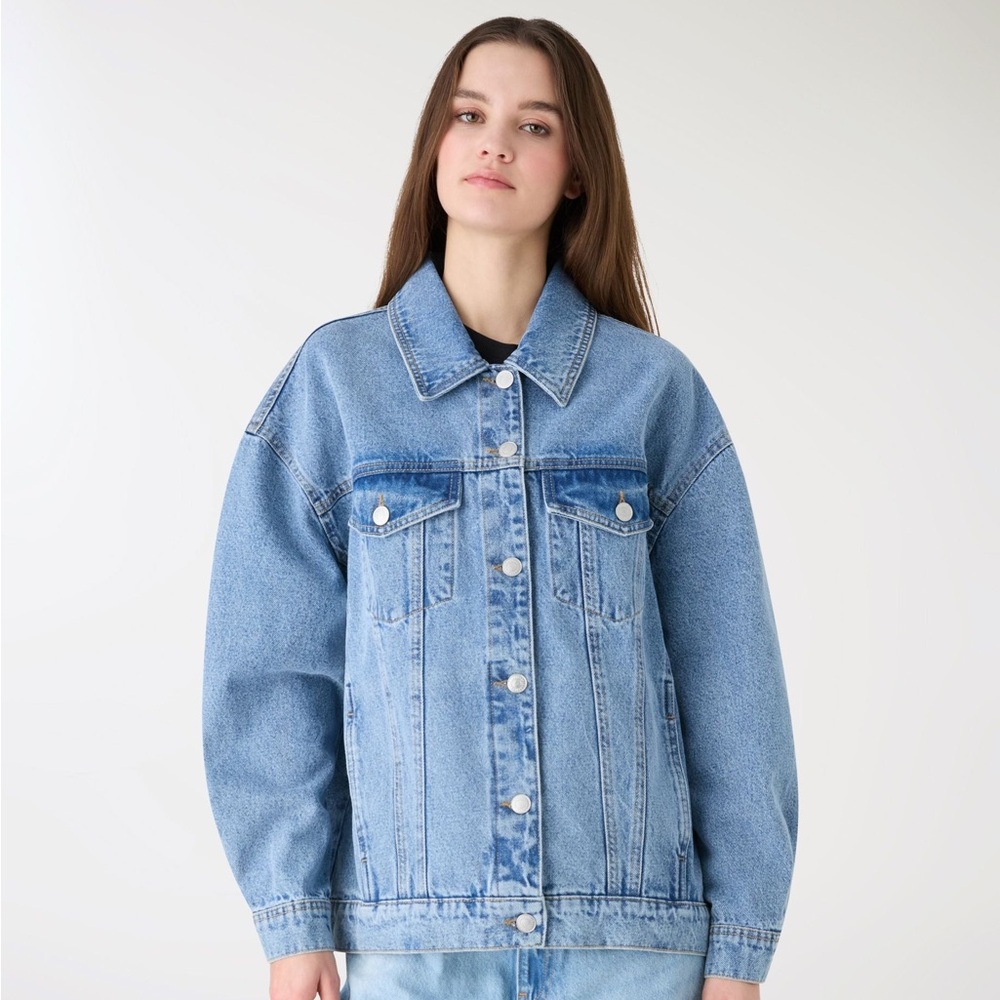 Divided by H&M Light Wash Denim Jacket – Size M Classic Trucker